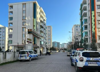 Eski sevgilisine ateş etmeye çalışan şahıs kendini vurdu