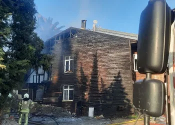 Cihangir’de ahşap binada yangın