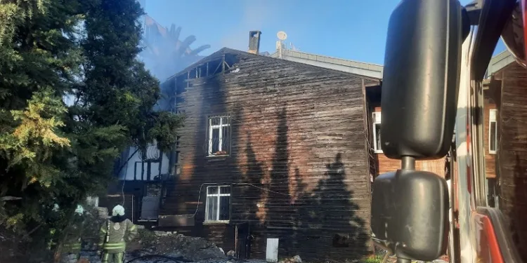 Cihangir’de ahşap binada yangın