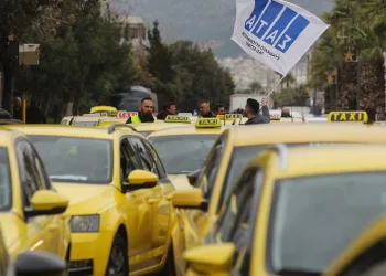 Yunanistan’da taksiciler greve gitti