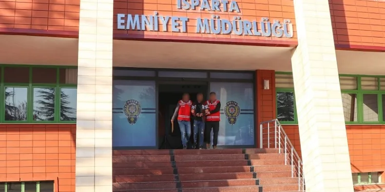 Kuyumcudan altın yüzük çalan şahıs yakalandı