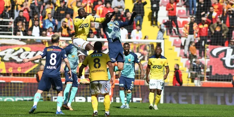Kayserispor – Ankaragücü maçını 7 bin 200 taraftar izledi