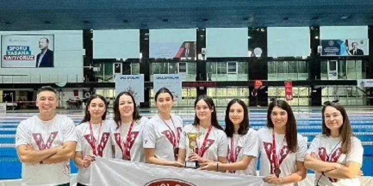 Eskişehirli yüzücüler Türkiye 3’üncüsü oldu