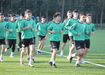 Ankara’dan 3 puan çıkartan Denizlispor’un gençleri, Bandırma maçına odaklandı