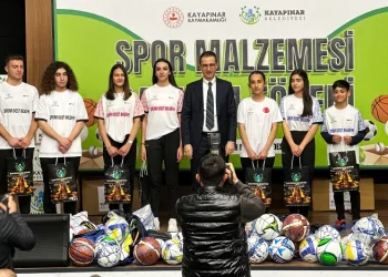Diyarbakır’da 110 okula 1 milyon liralık malzeme desteği