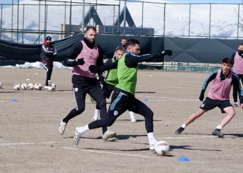 Erzurumspor FK Teknik Direktörü Hakan Kutlu: “Ligi güvenli bir yerde bitirme hedefimiz devam ediyor”