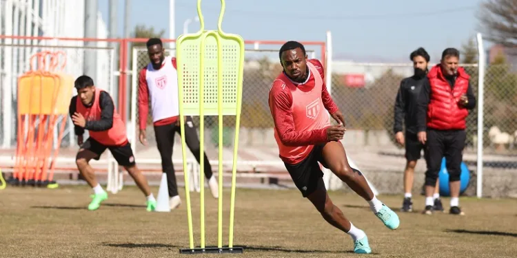 Sivasspor’da, Kasımpaşa maçı hazırlıkları sürüyor