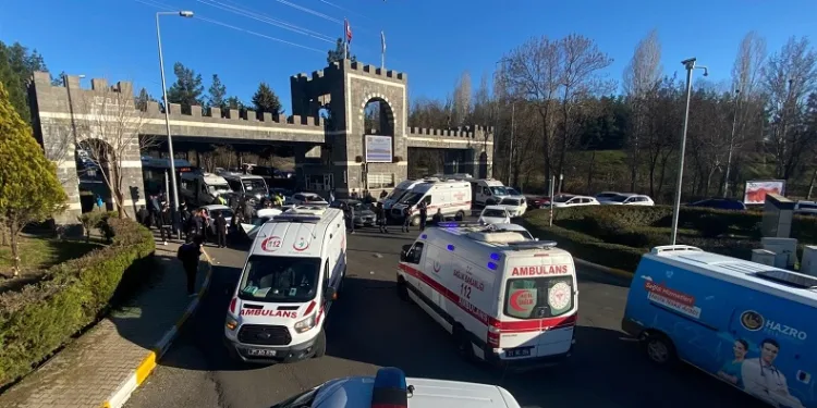 Diyarbakır’da 6 aracın karıştığı zincirleme kaza
