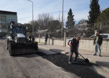 Kaldırım ve asfalt çalışmaları devam ediyor