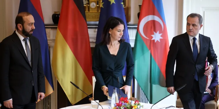 Azerbaycan, Ermenistan ve Almanya arasındaki üçlü görüşme Berlin’de başladı