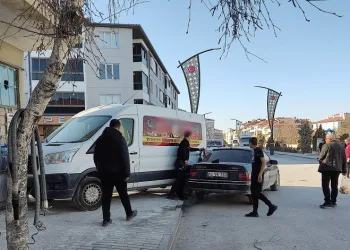 Konya’da otomobil ile minibüs çarpıştı