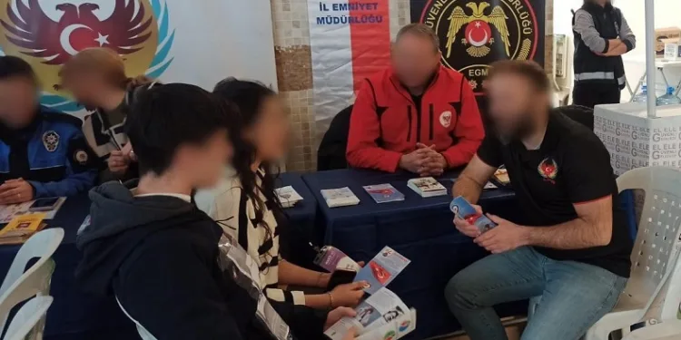 Burdur Emniyeti’nden üniversiteli öğrencilere suçla mücadele eğitimi