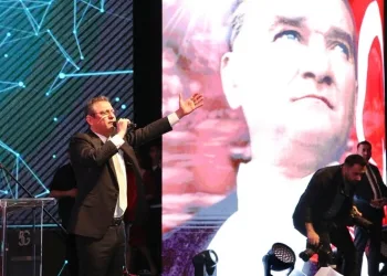 Özgür Özel Bursa’dan seslendi: “CHP Atatürk’ün partisidir”