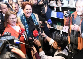 Meral Akşener’den Kahramankazan esnafına ziyaret