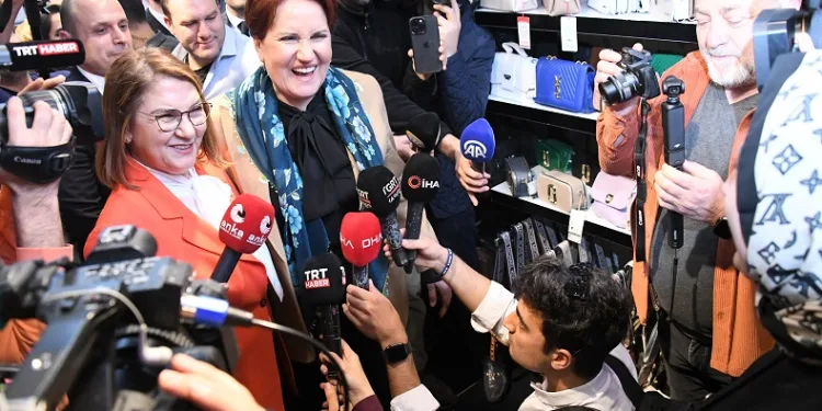 Meral Akşener’den Kahramankazan esnafına ziyaret