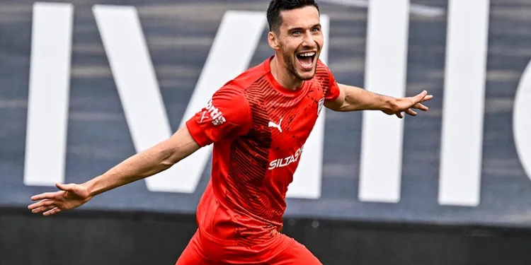 Umut Nayir, Pendikspor formasıyla 5 maçta 4 gol attı
