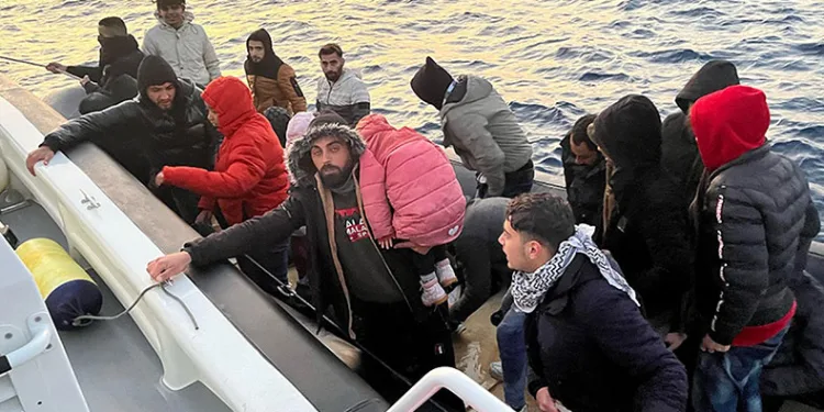 Datça’da 51 düzensiz göçmen kurtarıldı