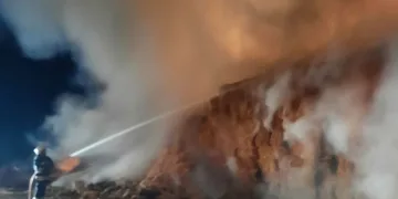 Konya’da 150 ton saman balyası yandı