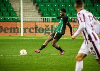 Sakaryaspor Teksüt Bandırmaspor’u tek golle geçti