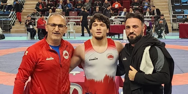 Büyükşehir güreş takımından iki derece