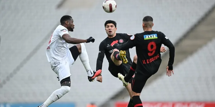 Karagümrük sahasında Siltaş Yapı Pendikspor’u mağlup etti.