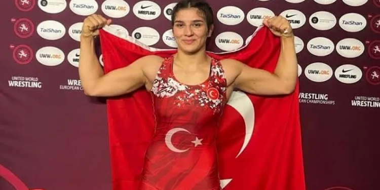 Nesrin Baş’tan altın madalya