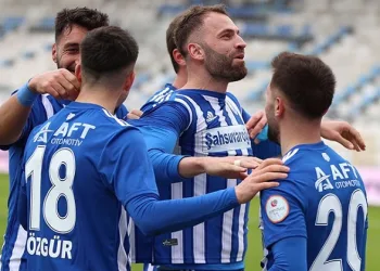 Dadaşlar evinde seriyi bozmadı