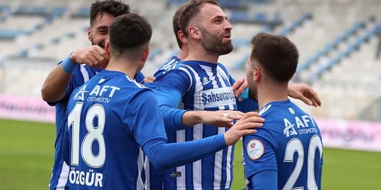 Dadaşlar evinde seriyi bozmadı