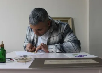 Usta sanatçılara taş çıkarıyor