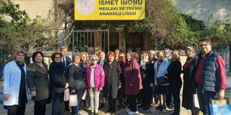 56 yıl sonra okullarında buluştular