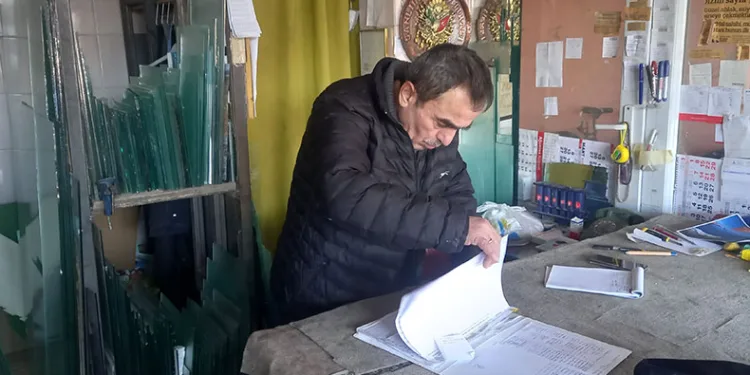 Burslarla onlarca öğrenci okuttu