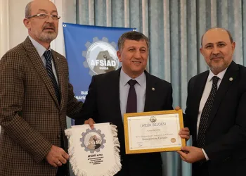 AFSİAD’ın ilk üyeleri rozetlerini taktı