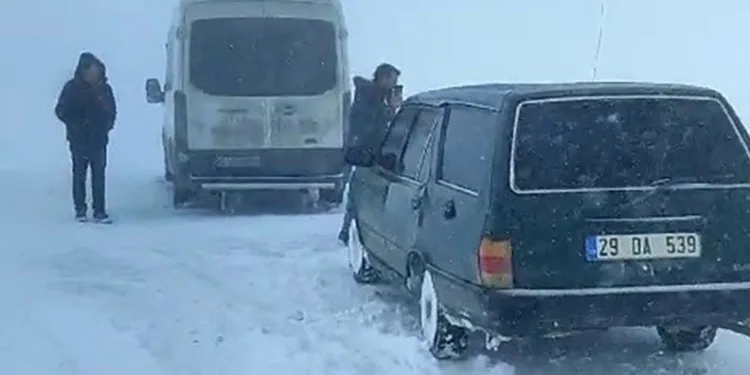 Palandöken geçidinde mahsur kaldılar