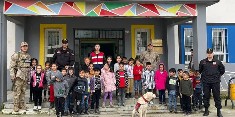 Batman’da jandarma çocuklarla buluştu