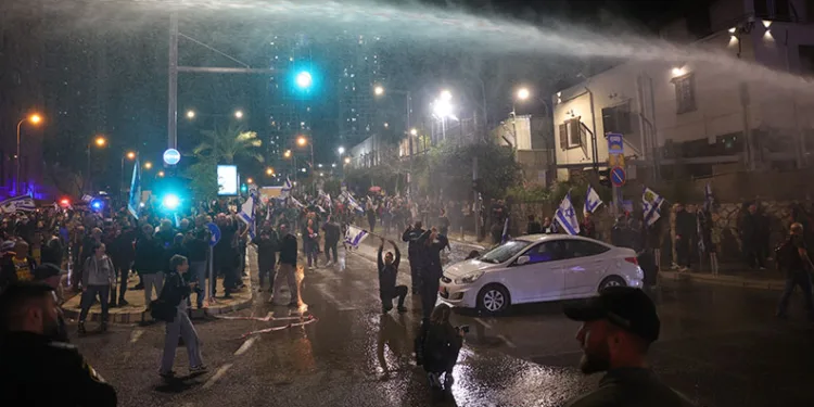 Tel Aviv’de Netanyahu protestosu