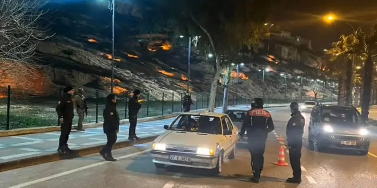 Şanlıurfa’da aranan 13 şüpheli yakalandı