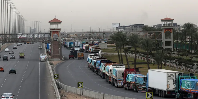 Gazze’ye yardım tırları kilometrelerce kuyruk oluşturdu