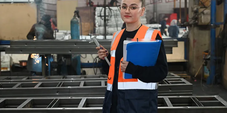 Sanayideki ara eleman sorunu ‘kadın eliyle’ çözüldü