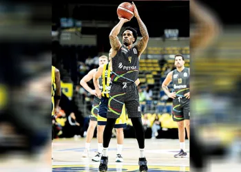 Aliağa Petkimsporlu Efianayi, attığı sayılarla zirveye oynuyor