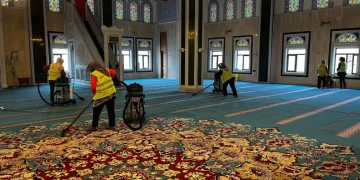 Camilerde Ramazan temizliği
