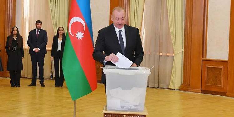 Cumhurbaşkanı Aliyev, oyunu Hankendi’de kullandı