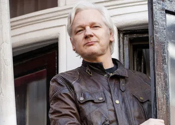 Assange’ın ABD’ye iade kararı ertelendi