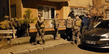 Ankara’da bir baba 7 yaşındaki oğlunu silahla rehin aldı