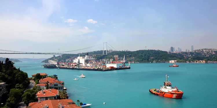 Boğazlardan geçen gemi sayısı arttı
