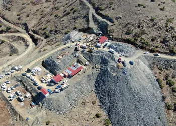 Elazığ’da firma sahibinin oğlu da göçük altında kalmış