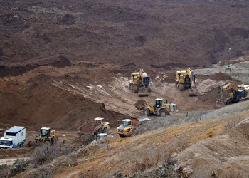 “Heyelan riski olan toprak kütlesine müdahalemiz sürüyor”