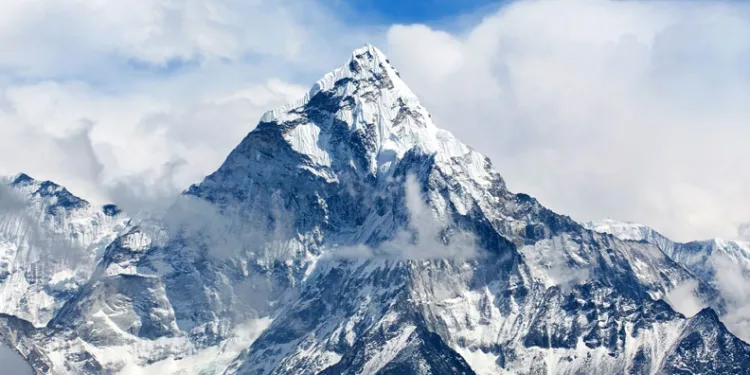 Everest Dağı kokmaya başladı