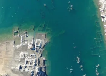 Suların çekilmesi eski yerleşim yerini gün yüzüne çıkardı