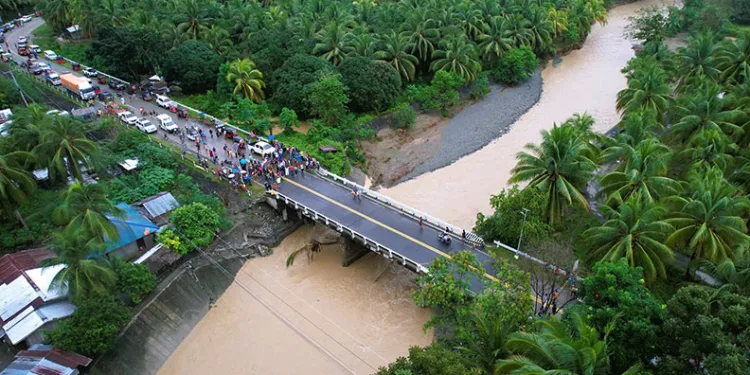 Filipinler’de sel: 16 ölü