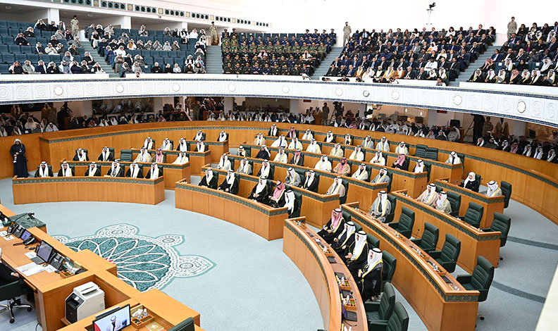 Kuveyt Emiri es-Sabah parlamentoyu feshetti